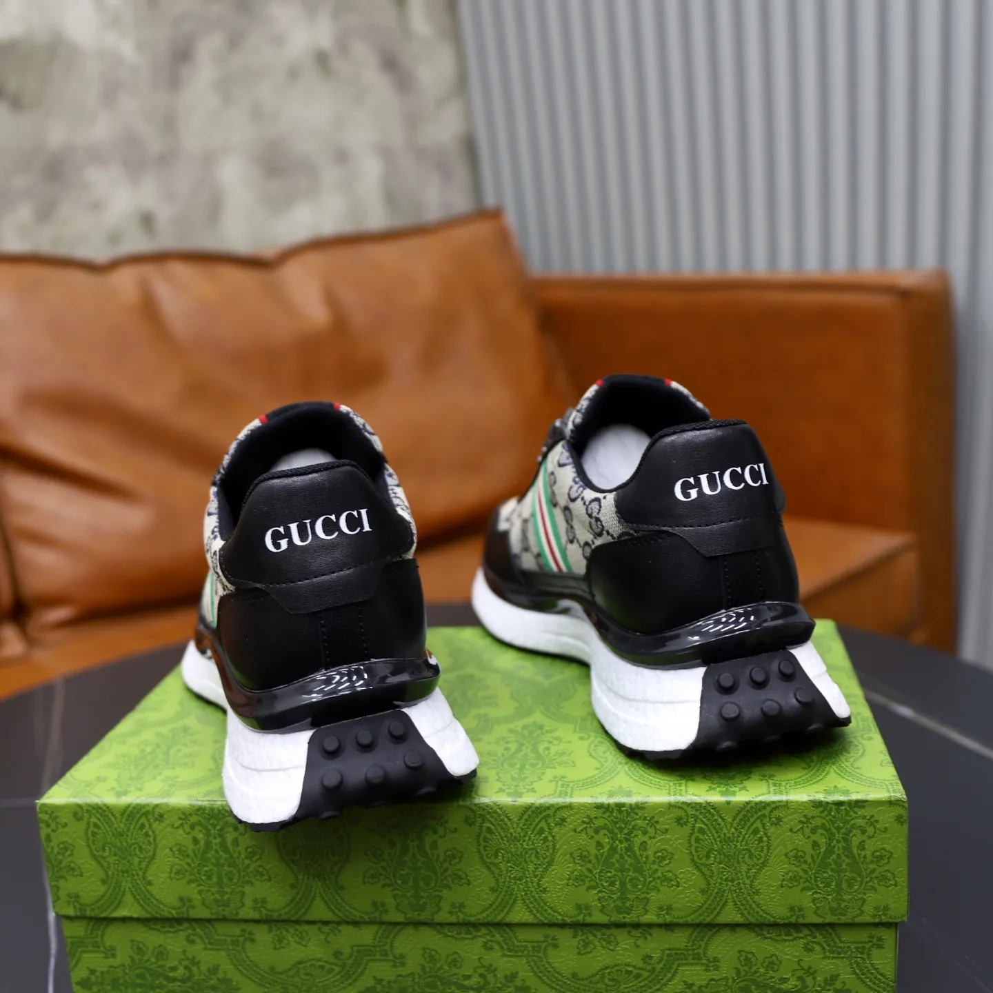 Ex-factory price: 462💰🙅‍♂️🙅‍♂️🙅‍♂️ Brand: GUCCI Standard code: 38-44 (45 customized) Grade: Same as the official website Material: Original material splicing Comfortable and breathable lining Lightweight and wear-resistant sports outsole Style category: Men's fashionable casual shoes Running sneakers Distinguished luxury brand elements Top luxury Color: actual picture color